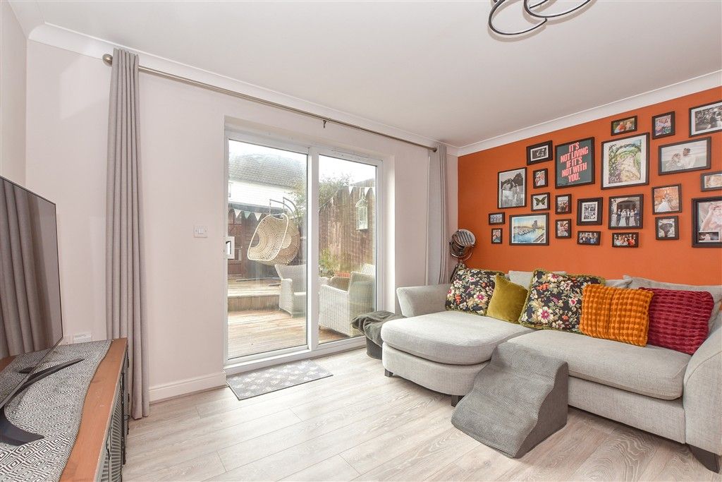 Property photo 2 of 9 Lounge