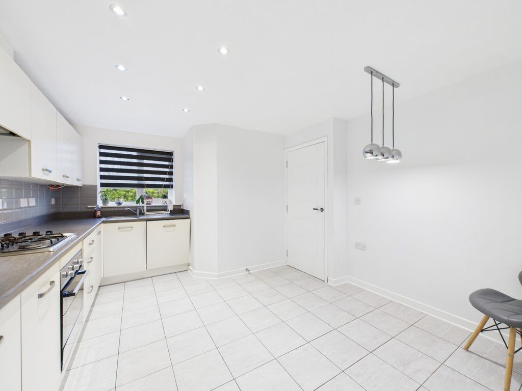 Property photo 3 of 11 4274888