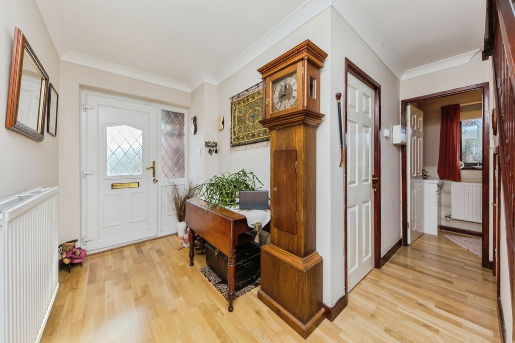 Property photo 2 of 17 Photo