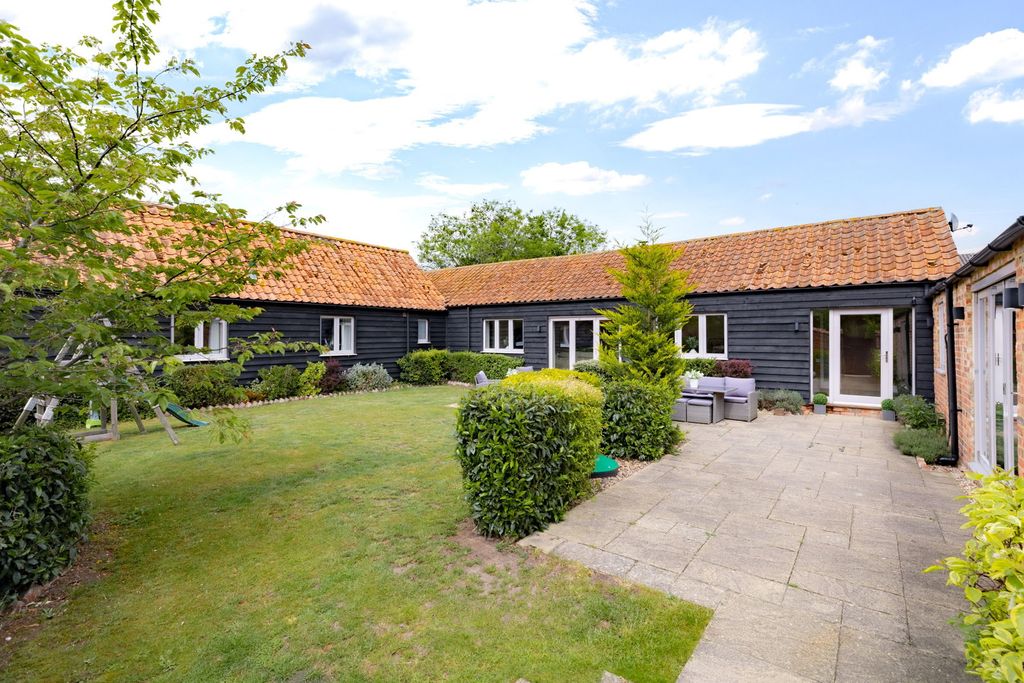 Property photo 2 of 33