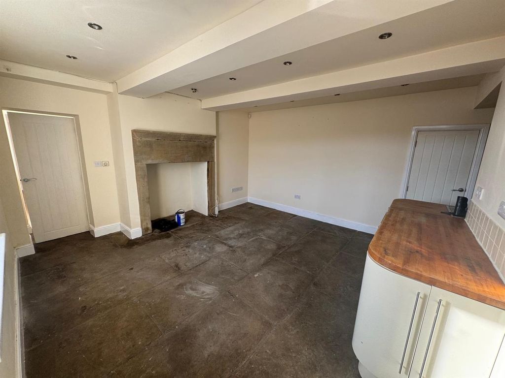 Property photo 3 of 17 Kitchen/Reception