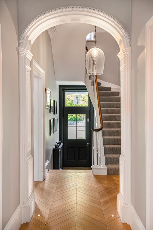 Property photo 3 of 25