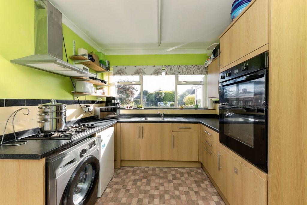 Property photo 3 of 17 Kitchen 2