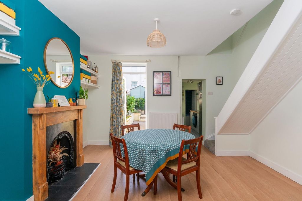 Property photo 1 of 33 1M3Svp - Dining Room A.Jpg