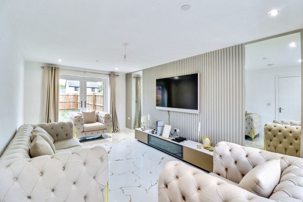 Property photo 3 of 28 Image