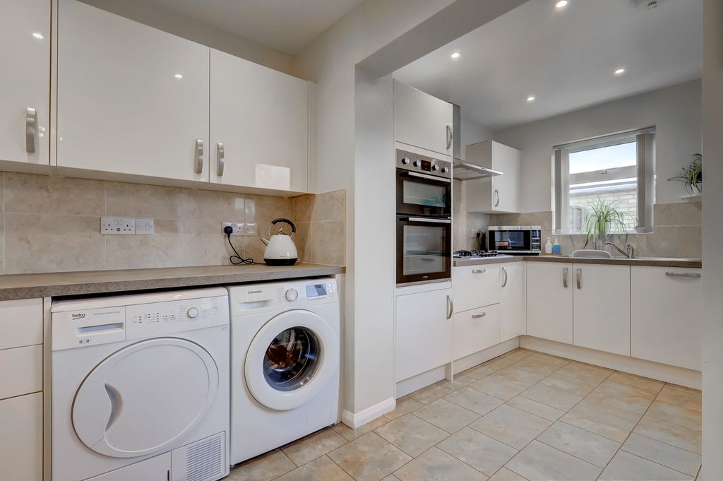 Property photo 2 of 18 Picture No. 15