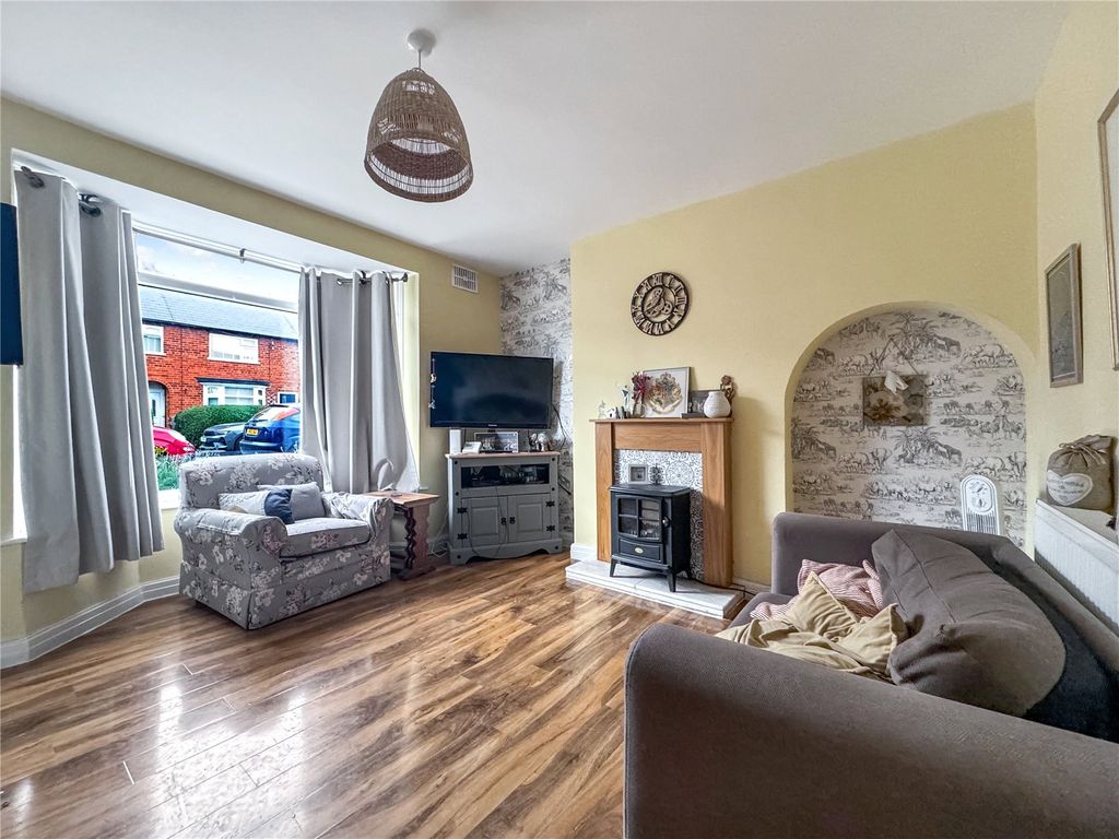 Property photo 3 of 18 Lounge