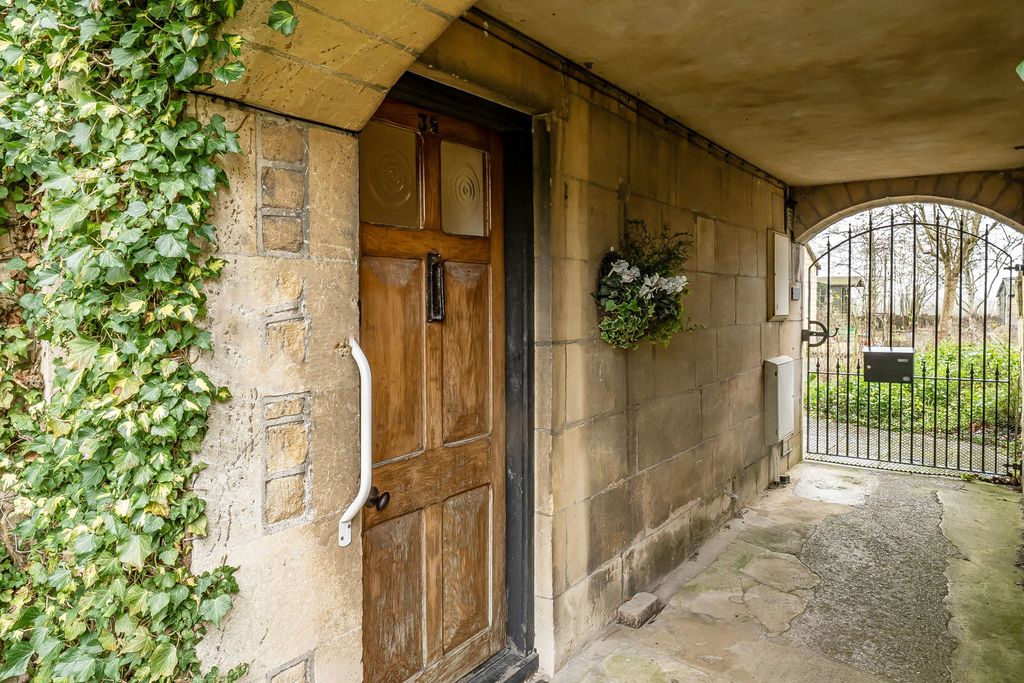 Property photo 1 of 21