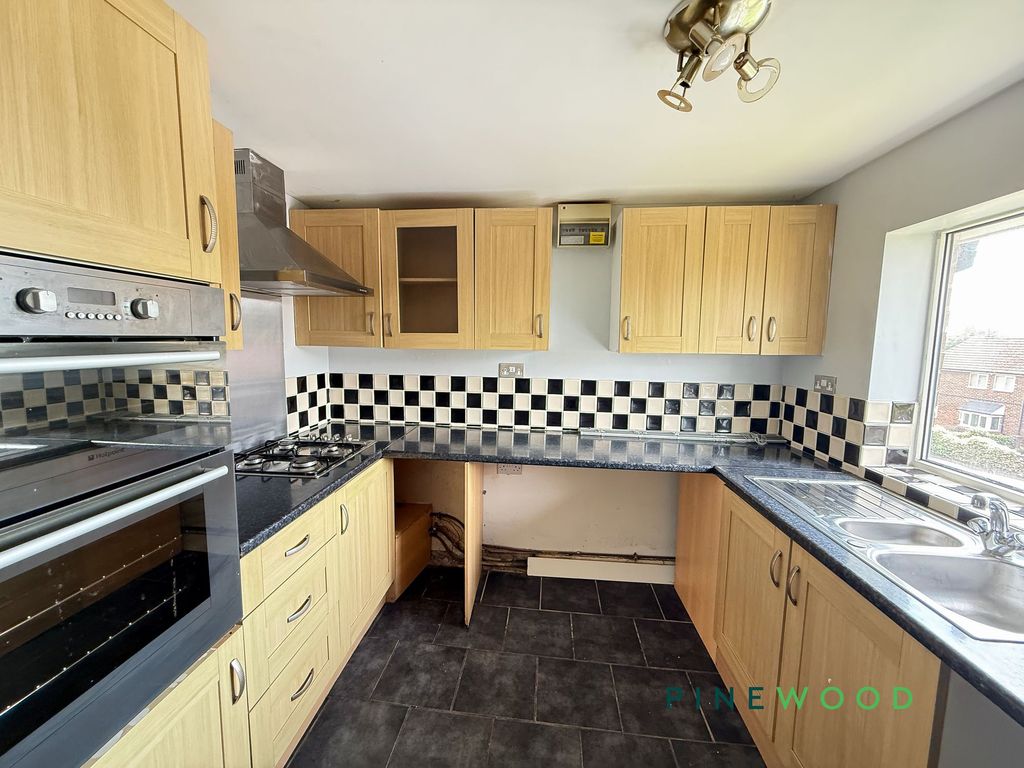 Property photo 2 of 9 Kitchen