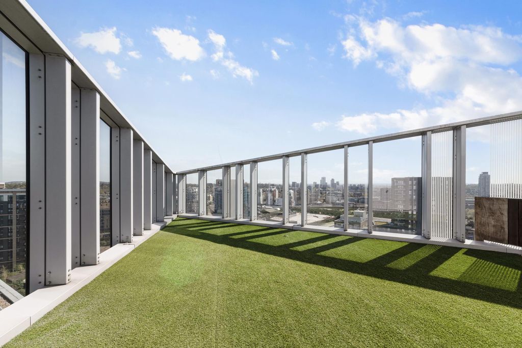 Property photo 2 of 21