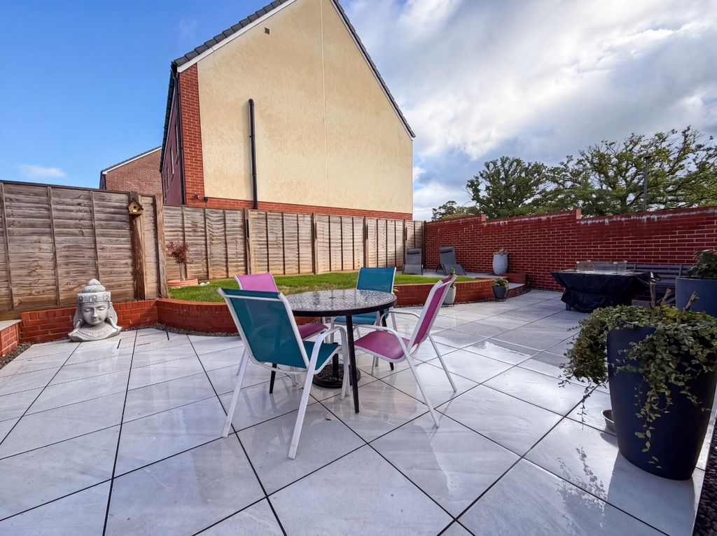 Property photo 2 of 16 5549384