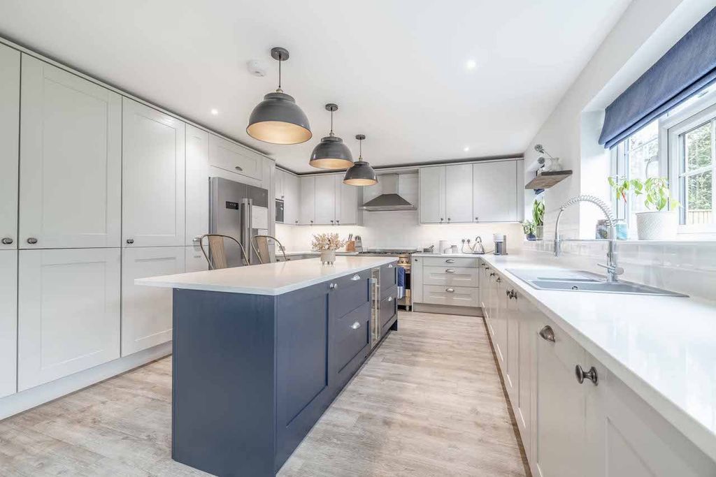 Property photo 2 of 23