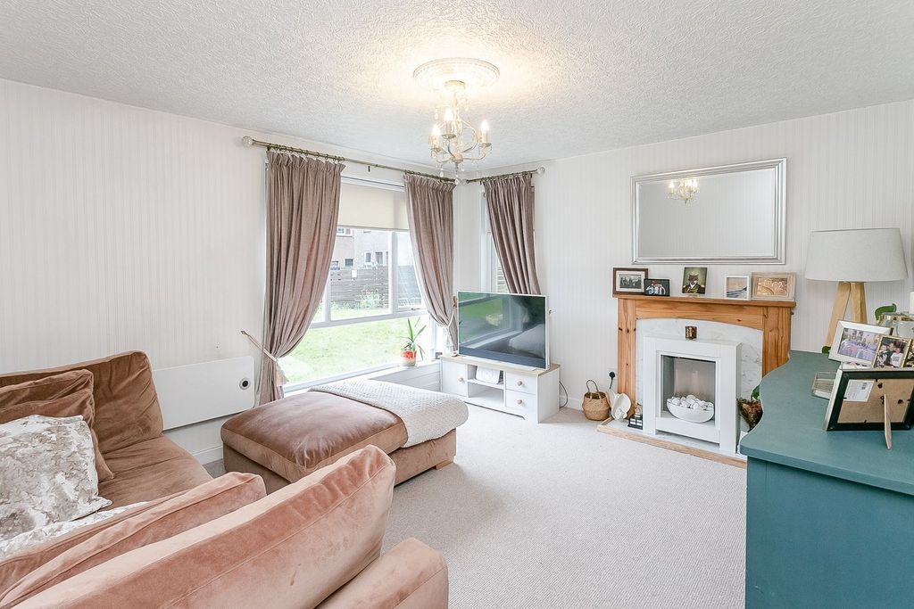 Property photo 2 of 32