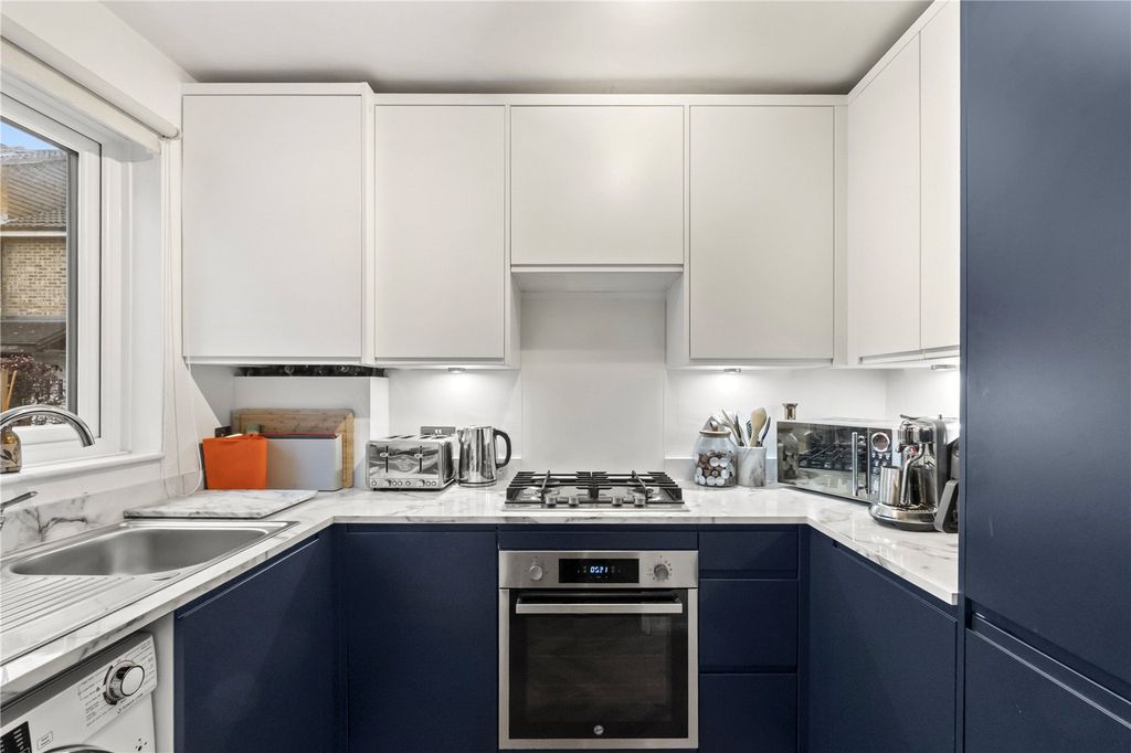 Property photo 2 of 10 Kitchen