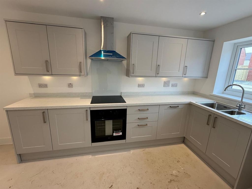 Property photo 3 of 14 Plot 292 Kitchen.Jpeg