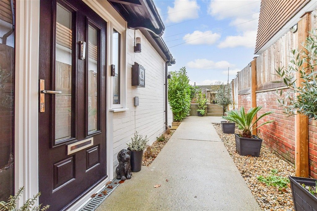 Property photo 2 of 14 Front Garden