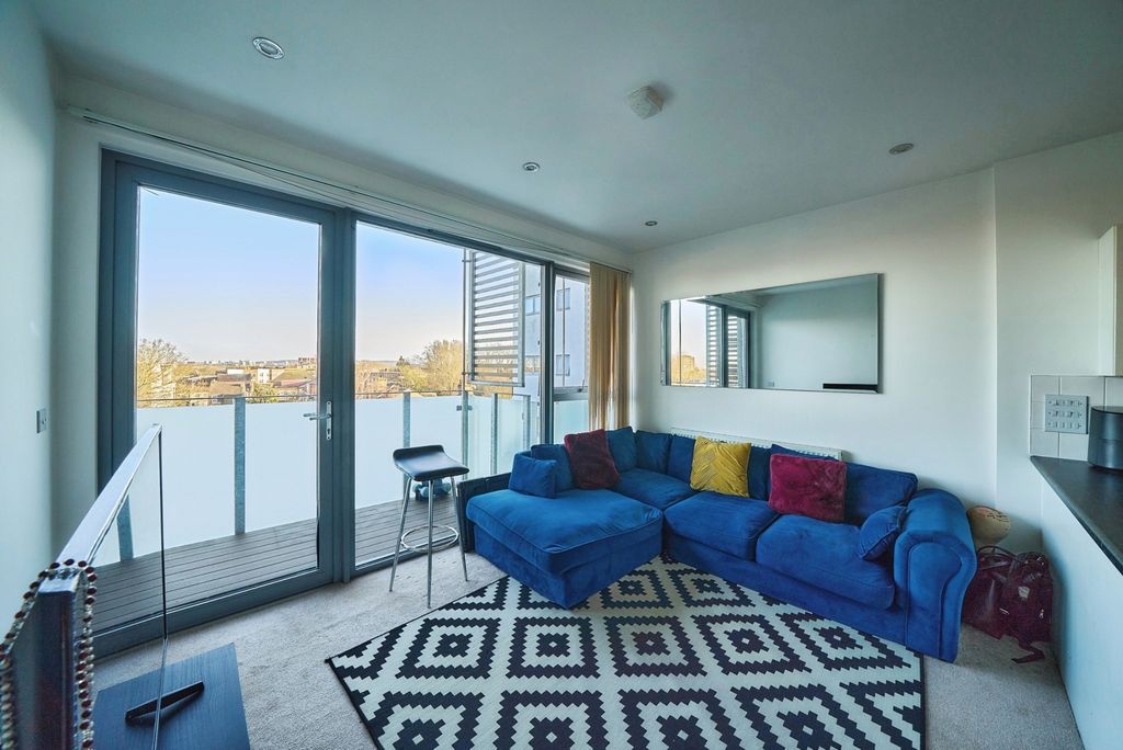 Property photo 3 of 20 Pbox-Img.Jpg