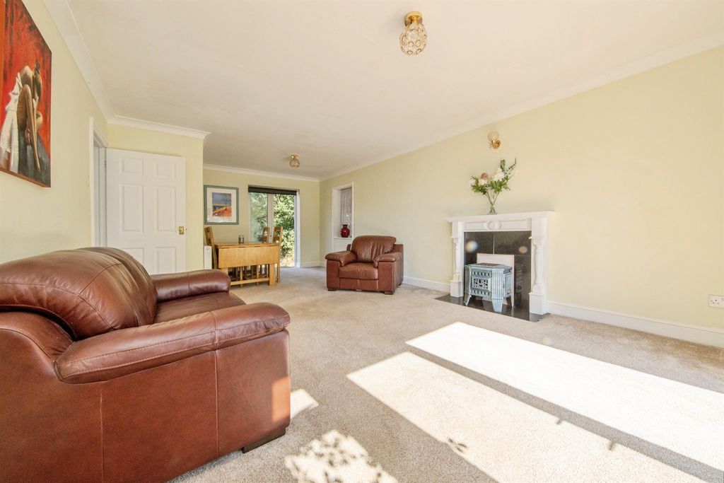 Property photo 3 of 17
