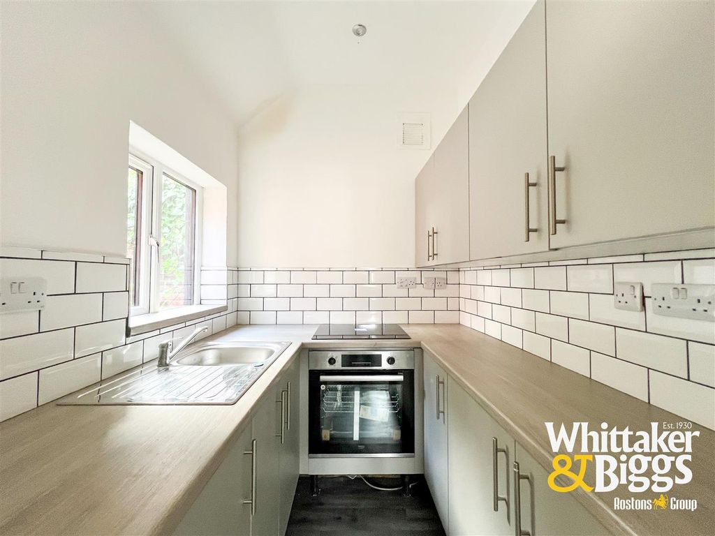 Property photo 2 of 9 Kitchen