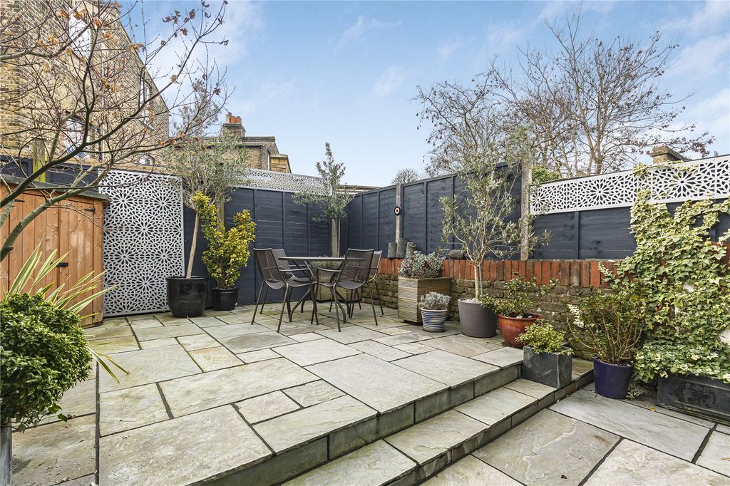 Property photo 2 of 17 Picture No. 11