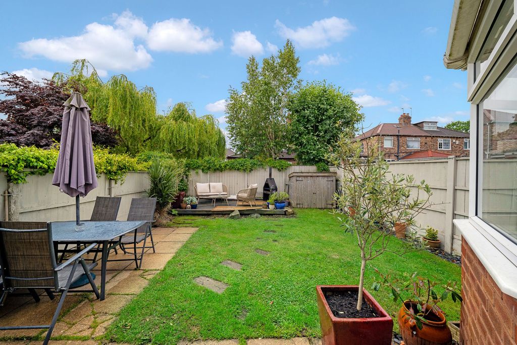 Property photo 2 of 25