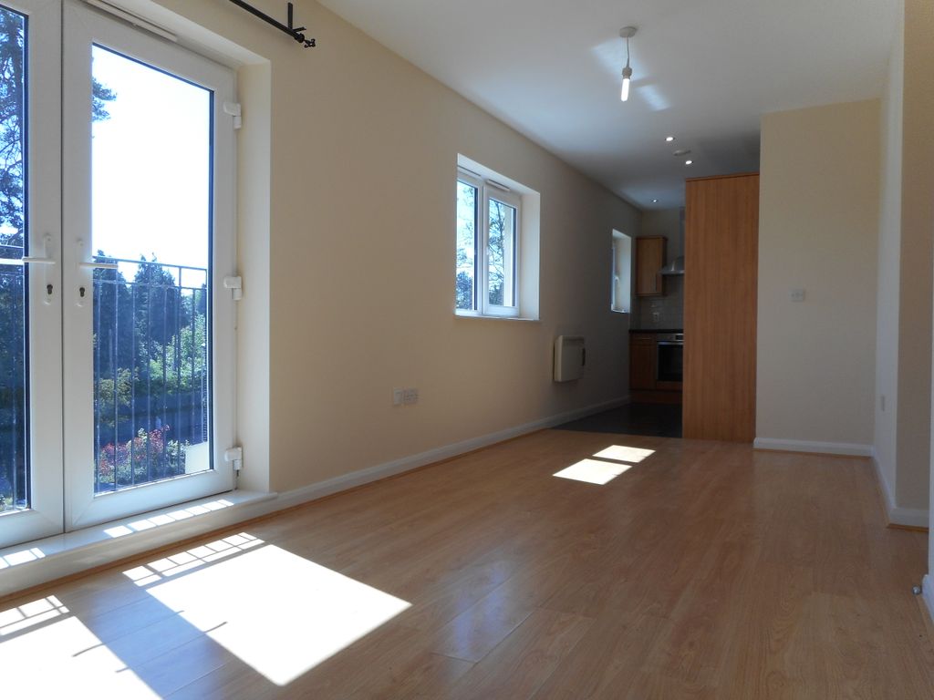 Property photo 1 of 25 Living Rom