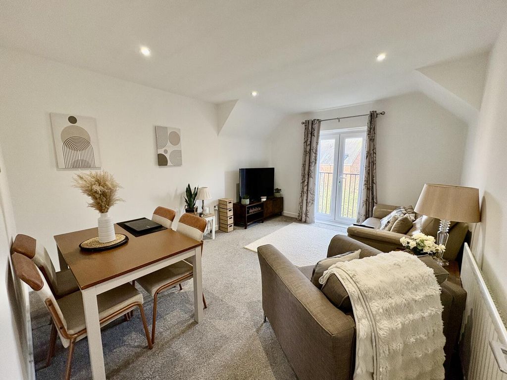 Property photo 2 of 11 Living Room