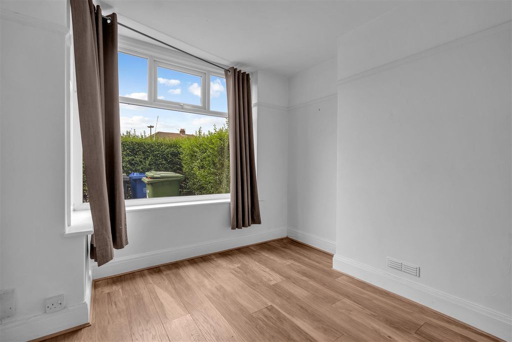 Property photo 2 of 24 Lounge