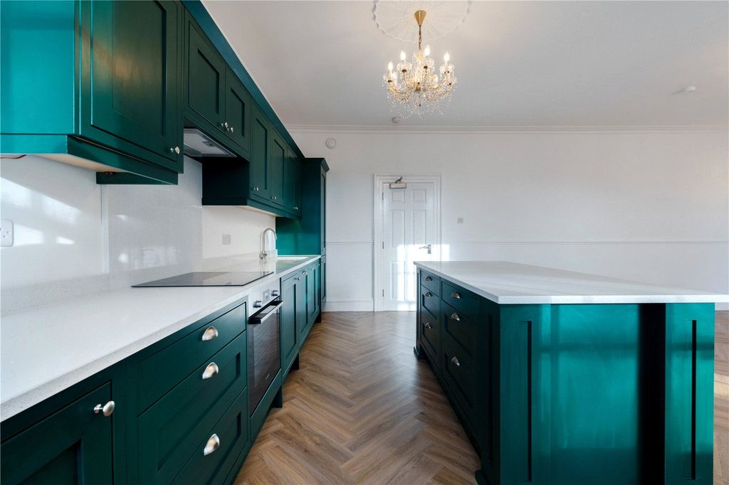 Property photo 3 of 10 Kitchen