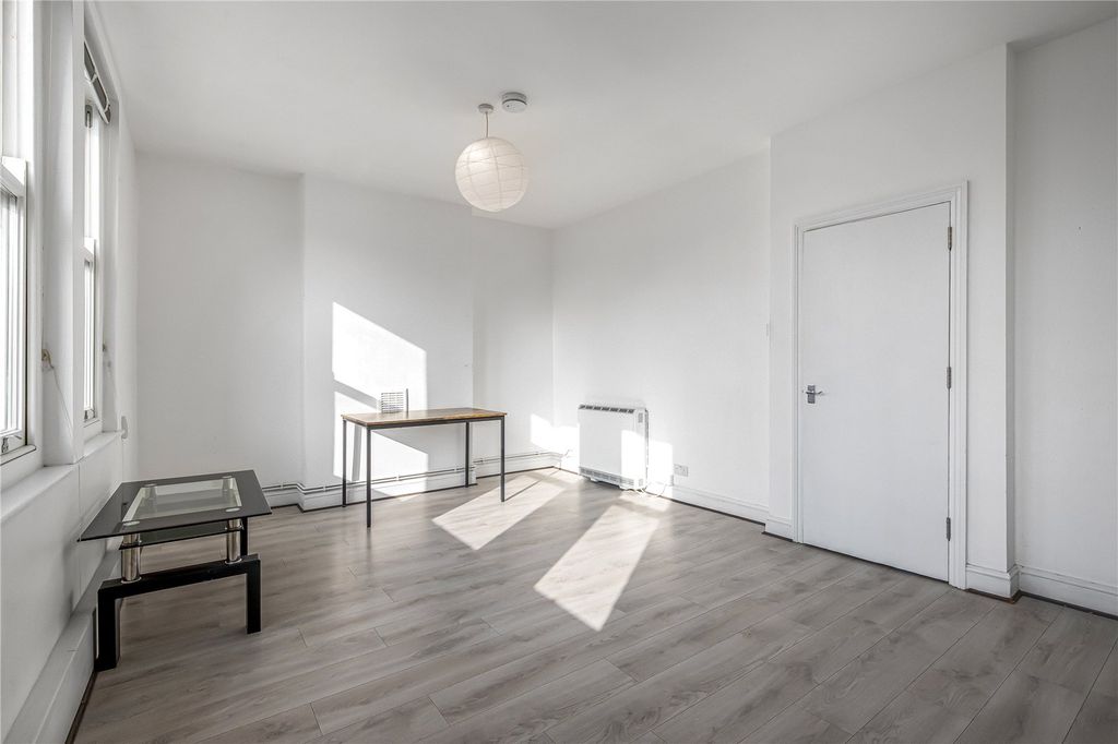 Property photo 3 of 10 Picture No. 04