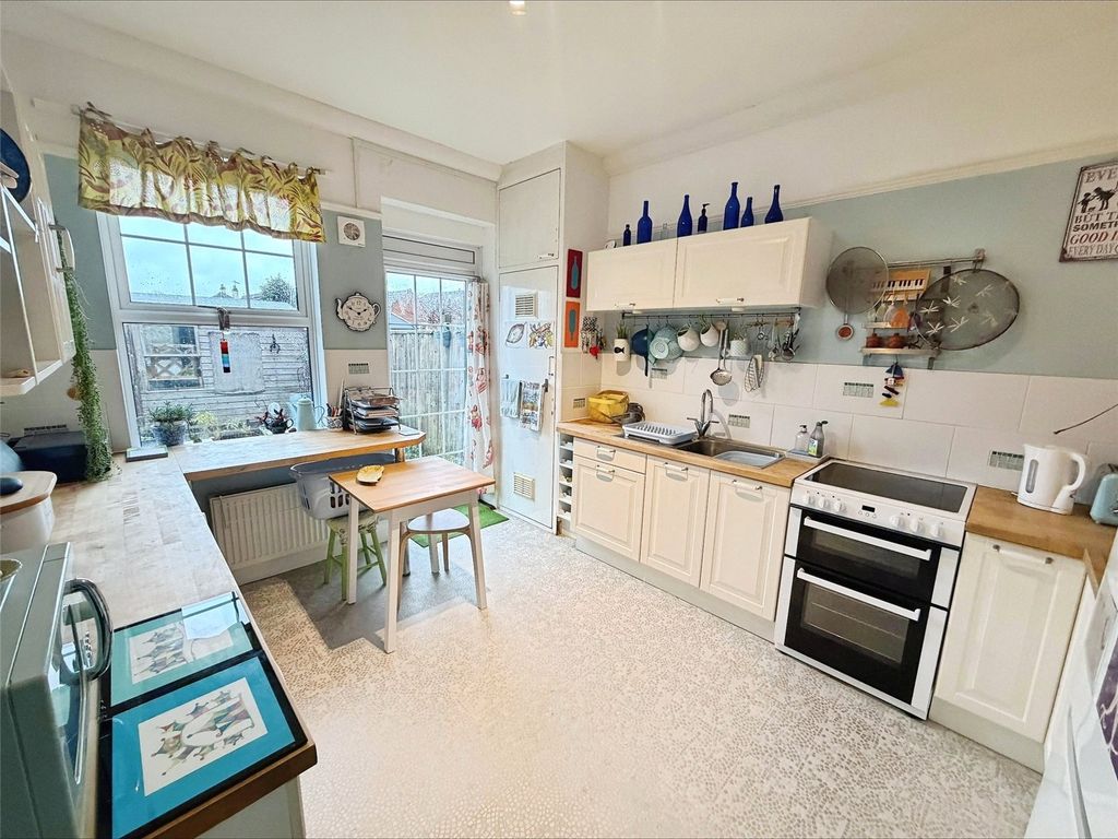 Property photo 3 of 14 Kitchen/Breakfast Rm