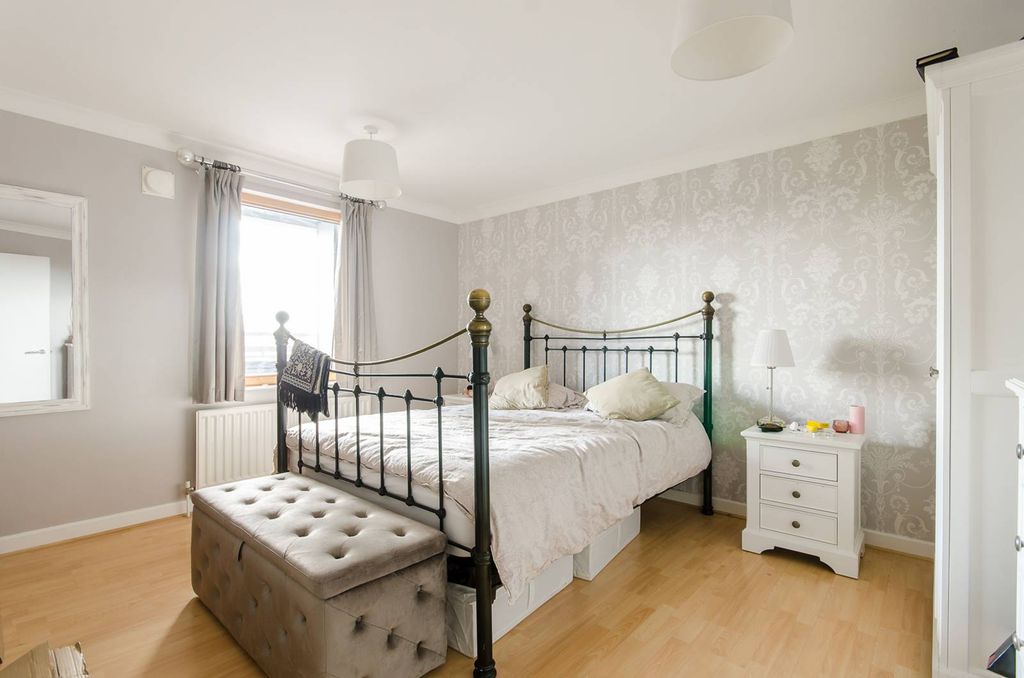 Property photo 3 of 5