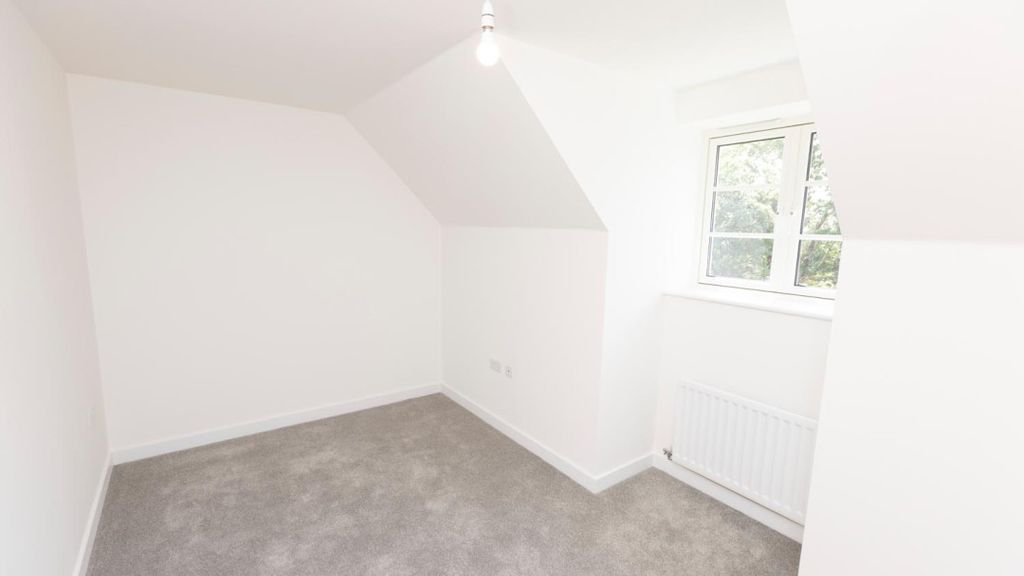 Additional image 27 of 2 bed flat for salePetworth GU28