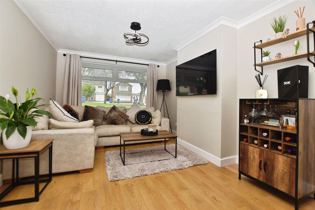 Property photo 2 of 12 Lounge