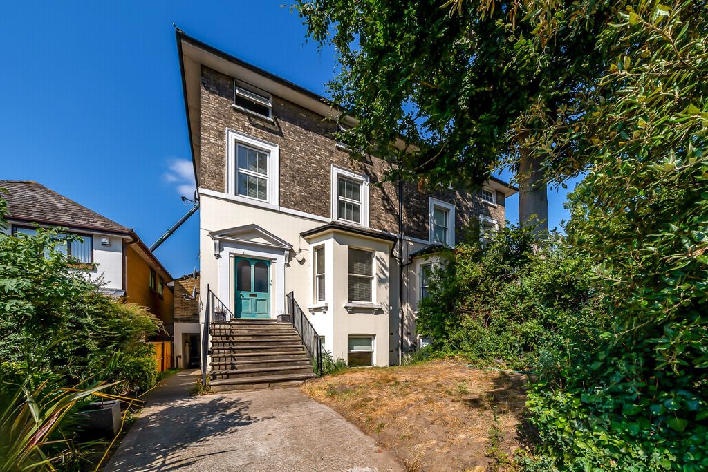 Property photo 1 of 12 External