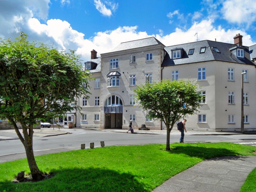 Property photo 1 of 6 Cirencester 850 - EPC-C