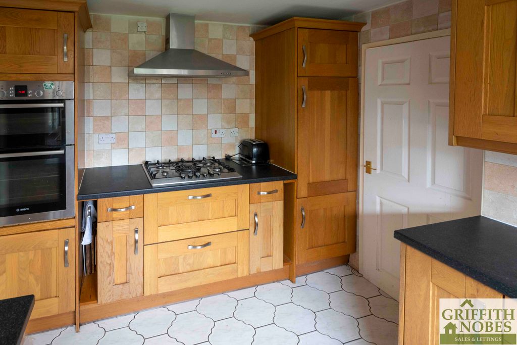 Property photo 3 of 17 Kitchen Area