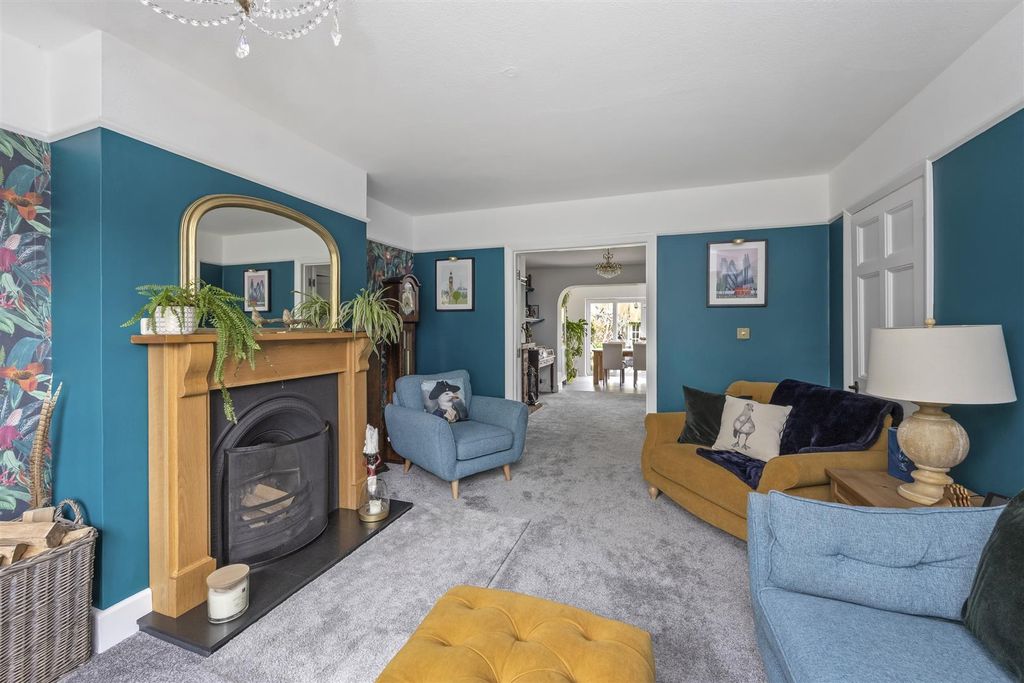 Property photo 3 of 24 Rectory Gardens, 7-021.Jpg