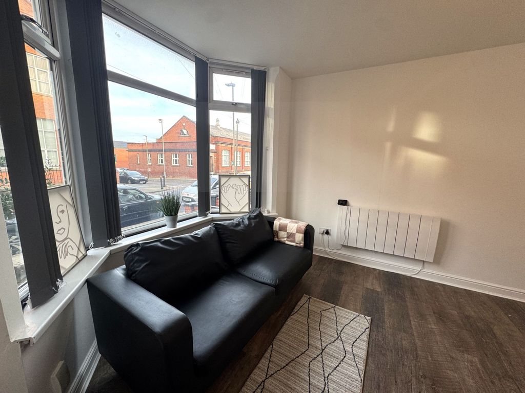 Property photo 3 of 6 Photo 5