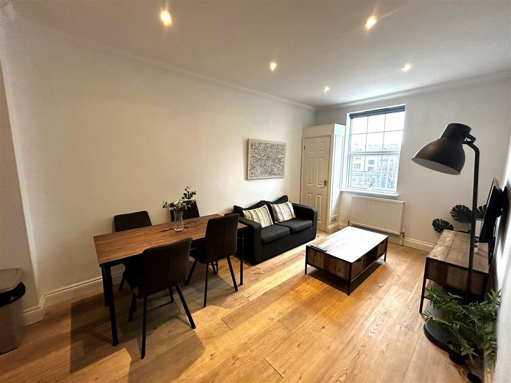 Property photo 2 of 7 Lounge.Jpg