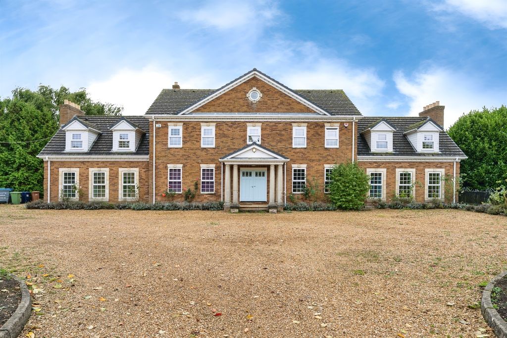 Property photo 1 of 28