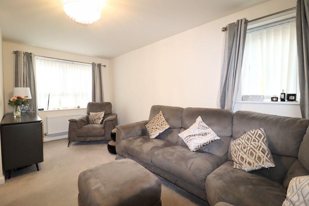 Property photo 2 of 15 Lounge