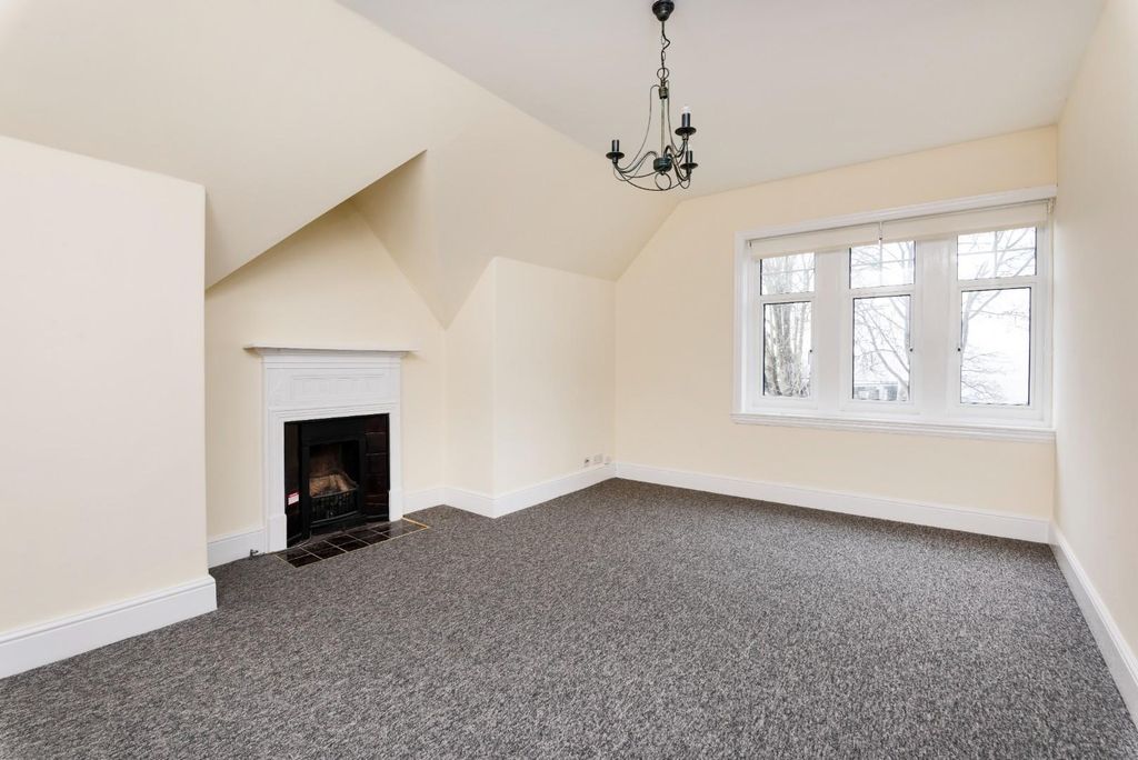 Property photo 2 of 9 Flat 6, Lansdown Gro