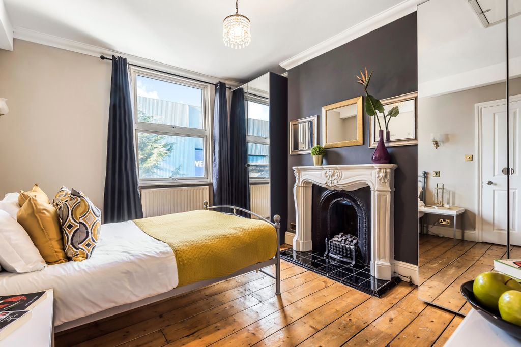 Property photo 1 of 4 Double Bed In Shared House For Rent