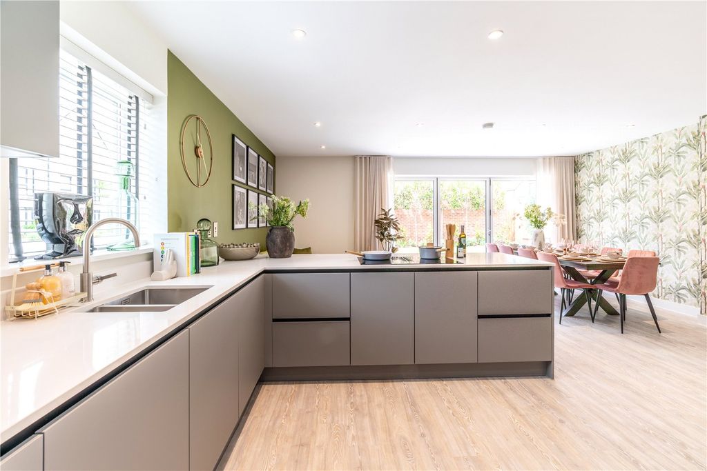 Property photo 2 of 17 Show Home