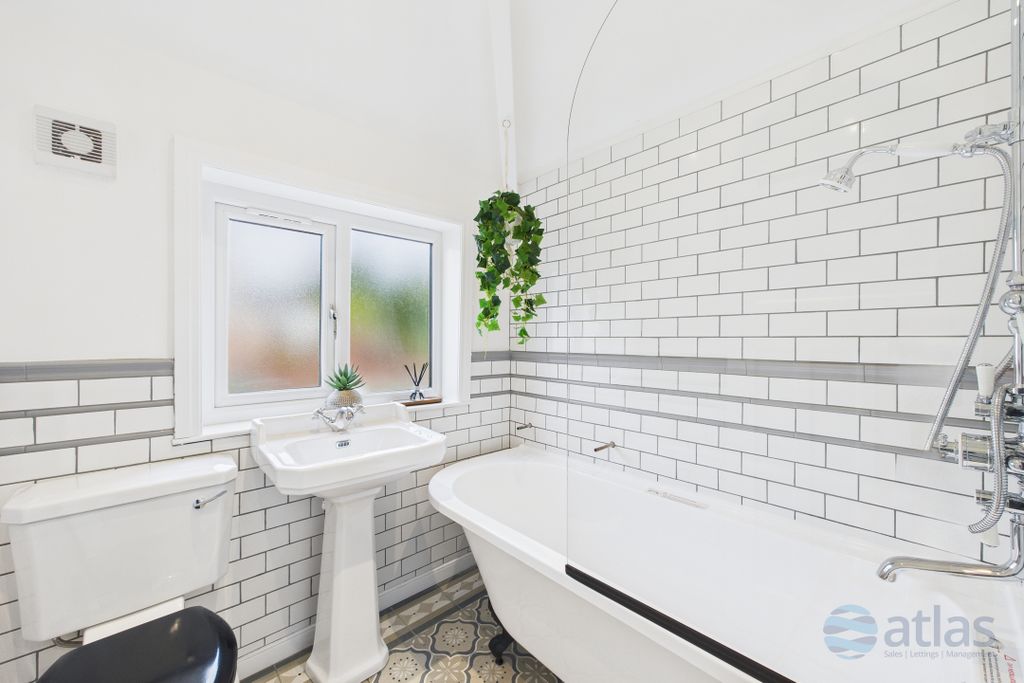 Property photo 3 of 21 Bathroom