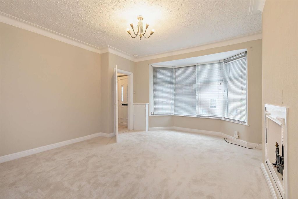 Property photo 3 of 17 8701519-Interior15-800.Jpg