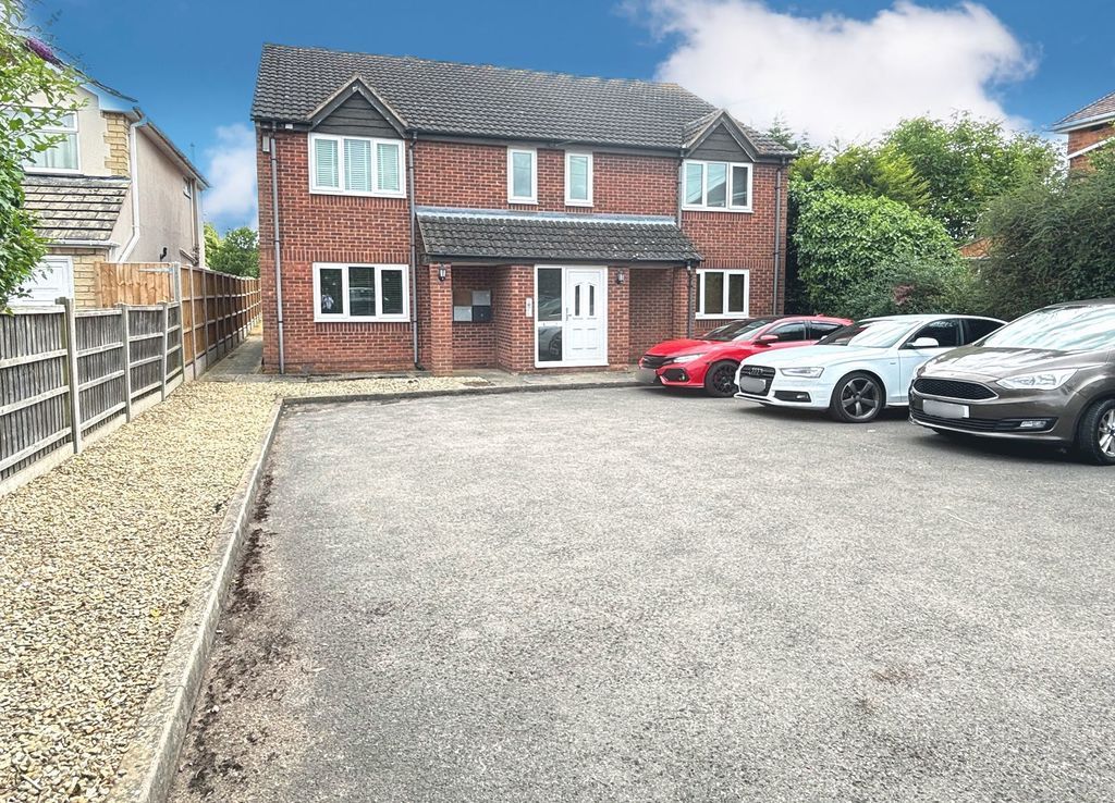 Property photo 1 of 8 Photo 9