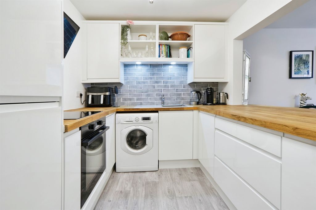 Property photo 3 of 16