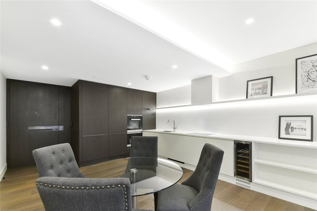 Property photo 3 of 12 Rathbone Place